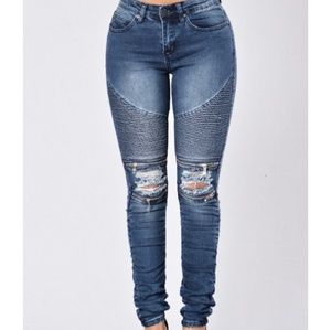 Fashion Nova "walk this way" skinny jeans sz. 13